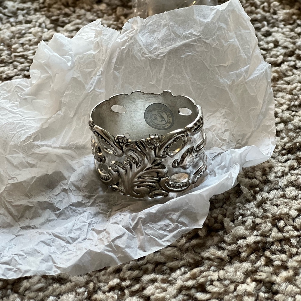 Set of 8 Godinger Silver Art Co baroque silver plated napkin rings NEVER USED